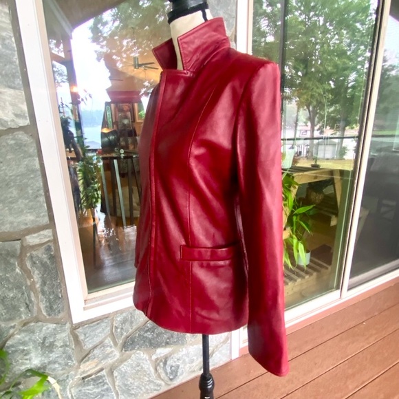 ♥️Deep Red/Burgundy VINTAGE Leather Jacket! Appx a size 6–8 **See measurements♥️ - Picture 4 of 17